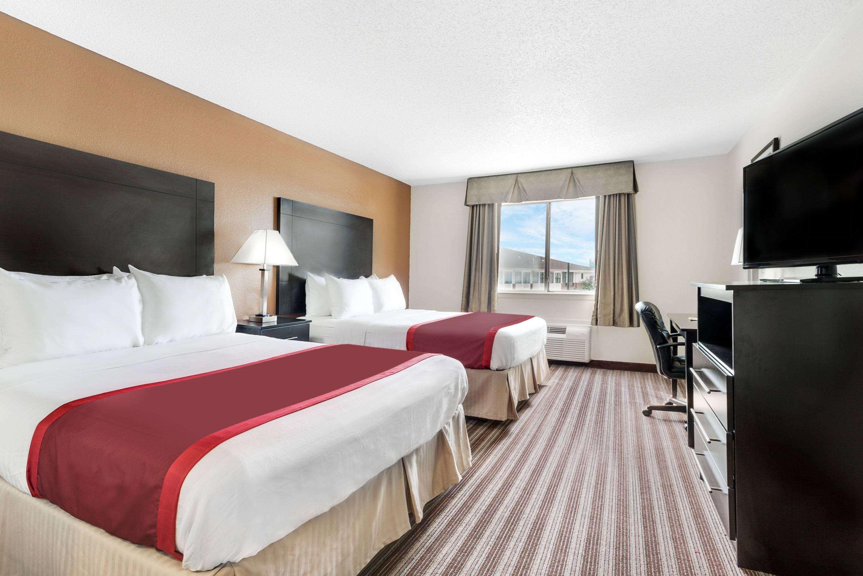 Days Inn & Suites By Wyndham Dallas Exteriör bild