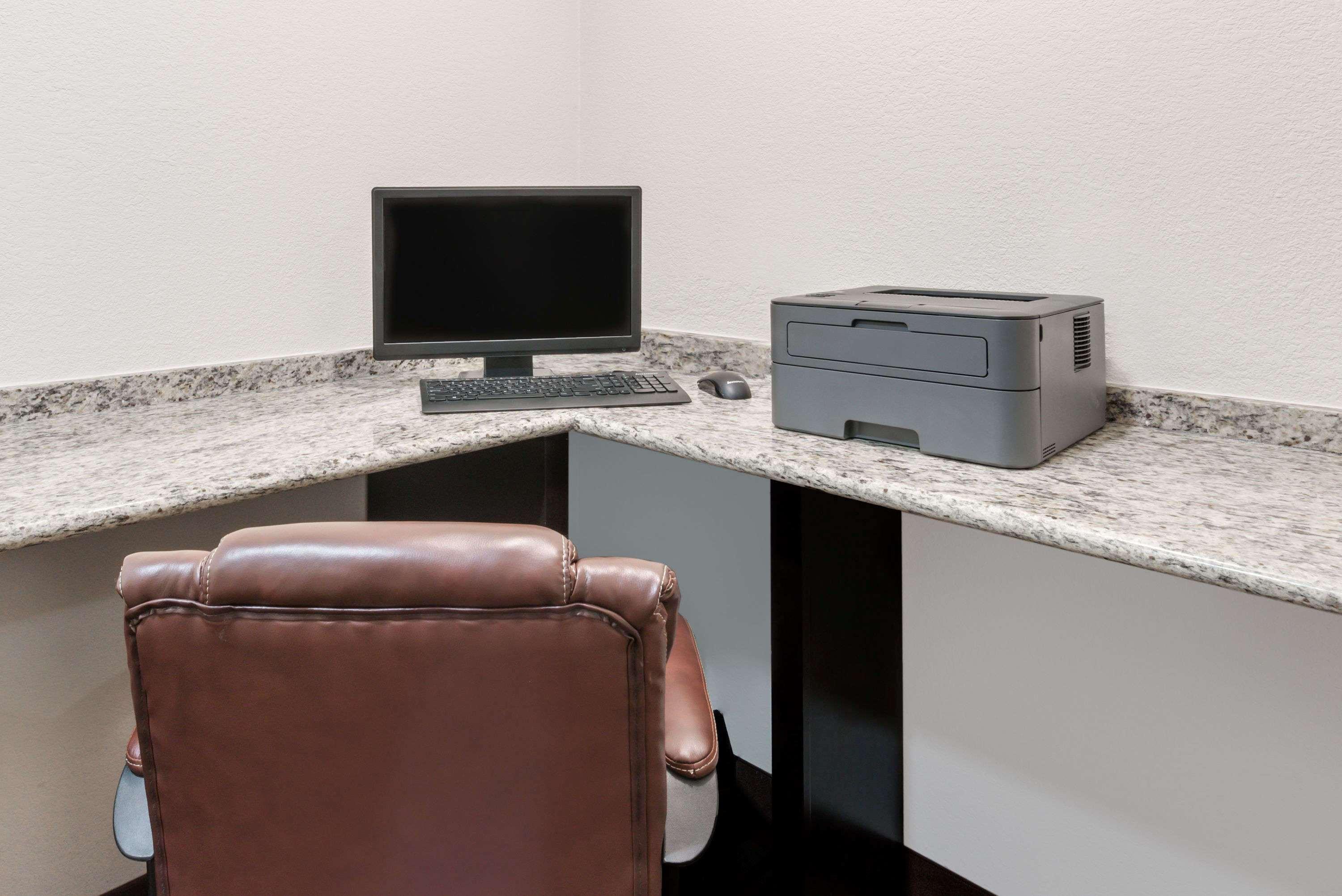 Days Inn & Suites By Wyndham Dallas Exteriör bild