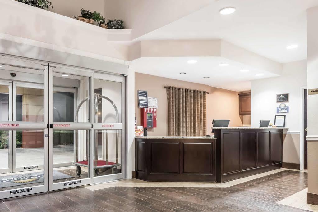 Days Inn & Suites By Wyndham Dallas Exteriör bild